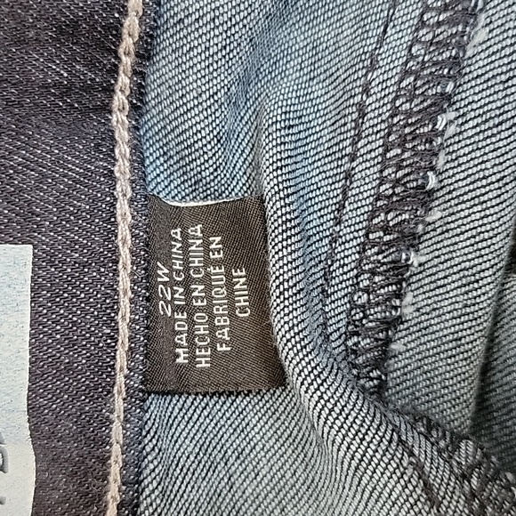 DKNY JEANS  BOOT CUT CROP JEANS/ 22W. - Picture 4 of 11